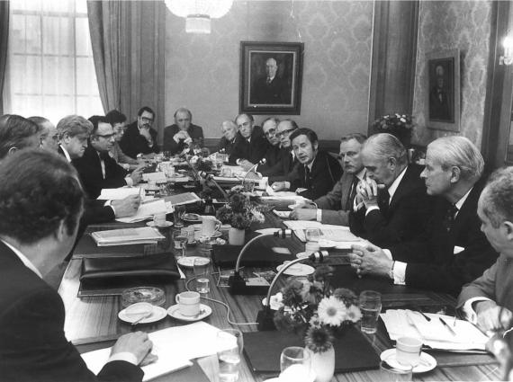De VVD-fractie onder leiding van Geertsema aan het eind van de jaren zestig.