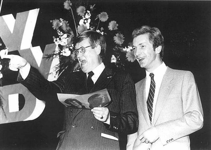 Partijleider Wiegel en partijvoorzitter Kamminga in 1982. Partijleider Hans Wiegel en partijvoorzitter Jan Kamminga in 1982