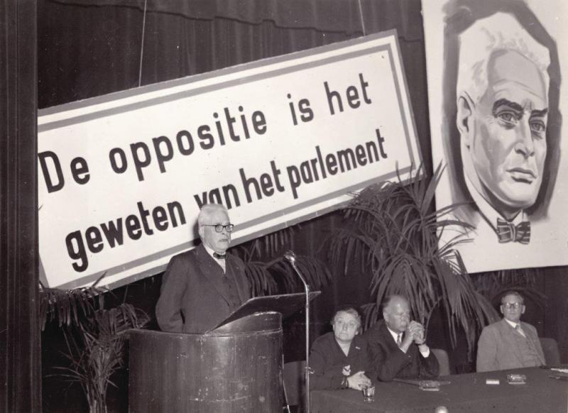 Toespraak van Oud op een partijbijeenkomst eind jaren vijftig.