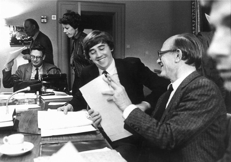 Ed Nijpels met Koos Rietkerk een vergadering van het fractiebestuur van de VVD in 1982
