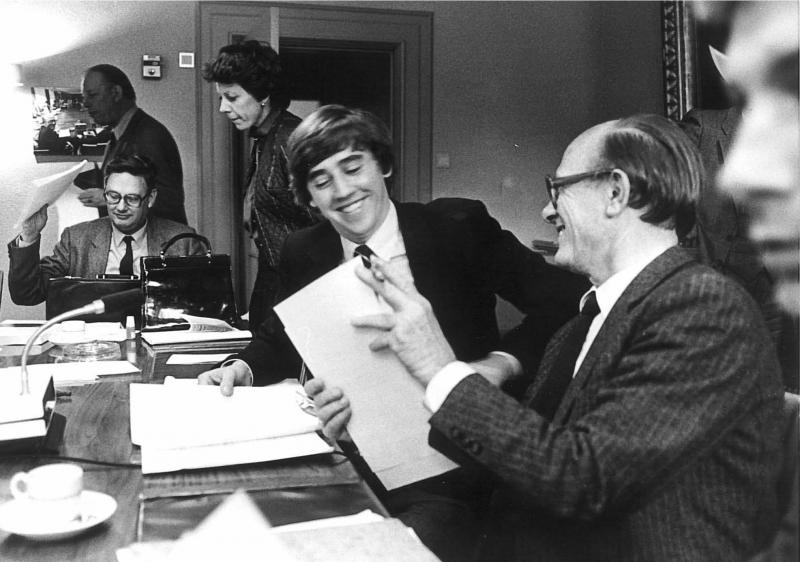 Fractiebestuur van de VVD in 1982: Jacobs, Van Aardenne, Smit-Kroes, Nijpels en Rietkerk.