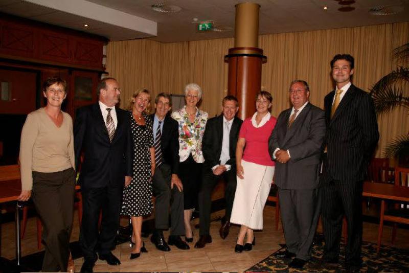 De commissie Dekker, met in het midden Dekker. De commissie-Dekker, met in het midden Sybilla Dekker